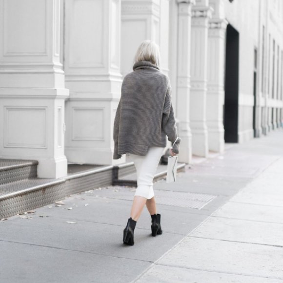 Aritzia Mika Cashmere & Wool Funnel Cowl Turtleneck Sweater Boxy Oversized Cozy - Picture 2 of 15